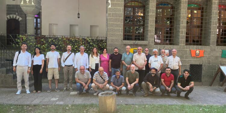 Kürt yayıncılar YEWKURD adıyla dernekleşme kararı aldı