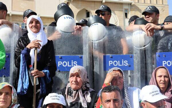 İktidarın ‘Huzur kenti’ Colemêrg’de X-ray ve GBT kontrolleri