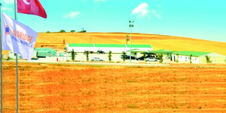 Maden şirketi çöktüğü arazinin parasını ödemiyor!