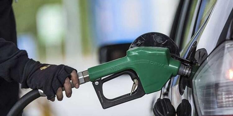 Benzine yine zam: Litre fiyatı 44 lirayı aşacak
