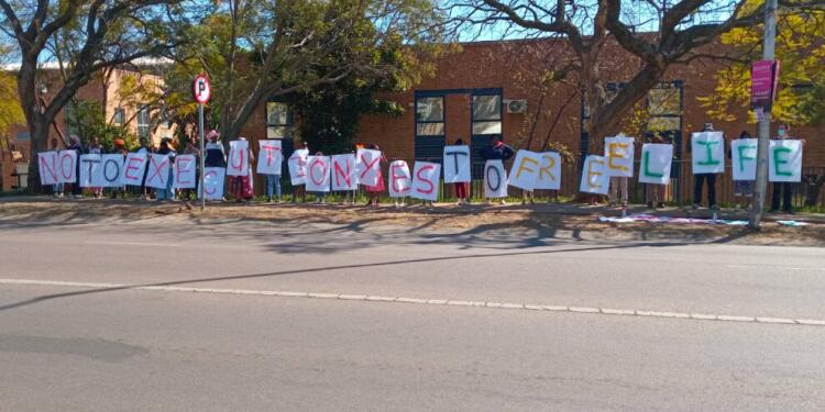 Güney Afrikalı kadınlardan Ezizi ve Muhammedi için eylem