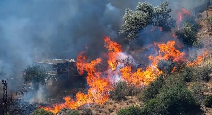 Karşıyaka yangını kontrol altına alındı