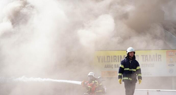 Sanayi Sitesi’ndeki yangında bir iş yeri küle döndü