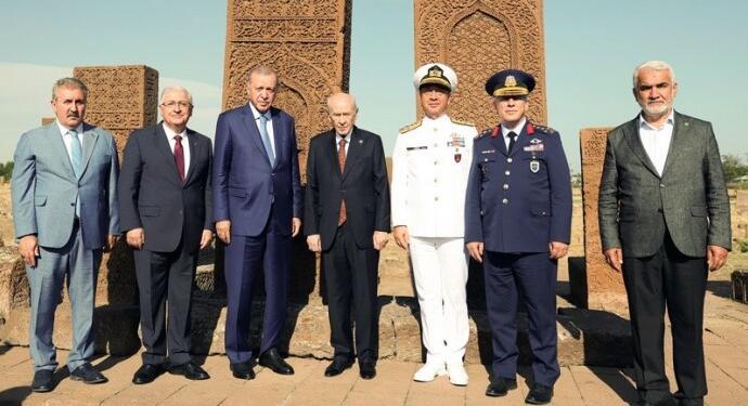 Hatimoğulları: Kızıl elma değil çürük elma ittifakı