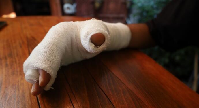 Hewş Kafe’ye ikinci saldırı: Sahibinin eli kırıldı