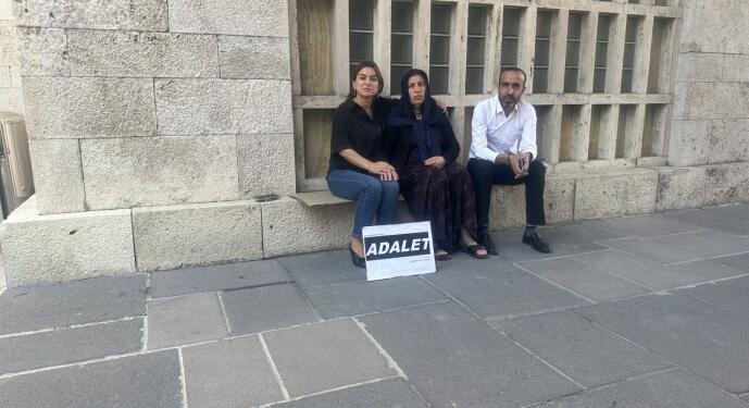 Emine Şenyaşar Meclis eylemini sürdürüyor