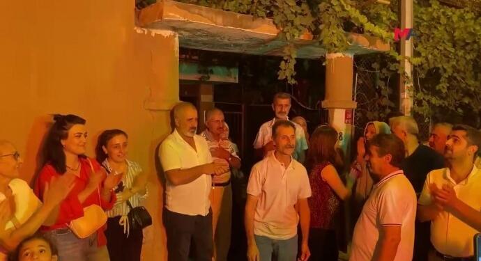 Tahliye olan 30 yıllık tutsak Yıldız kitlesel karşılandı