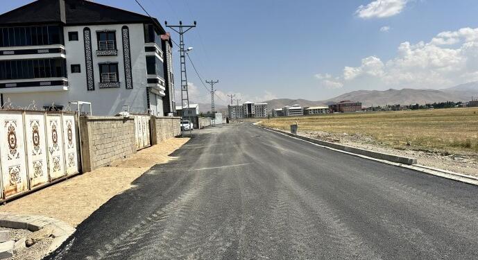 Kayyımın borcuna rağmen halkla el ele hizmet üretiyorlar