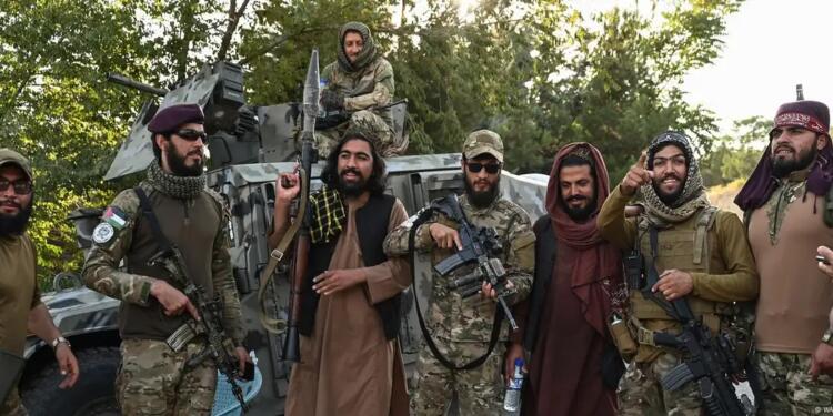 Taliban’dan sakal ve müzik aleti operasyonları