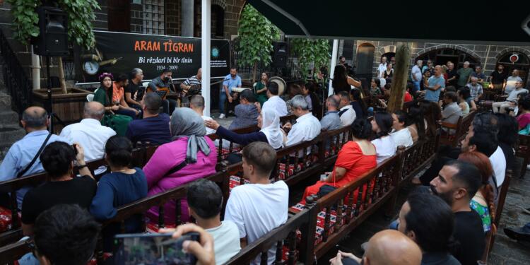 Aram Tigran Amed’te kilamlarıyla anıldı