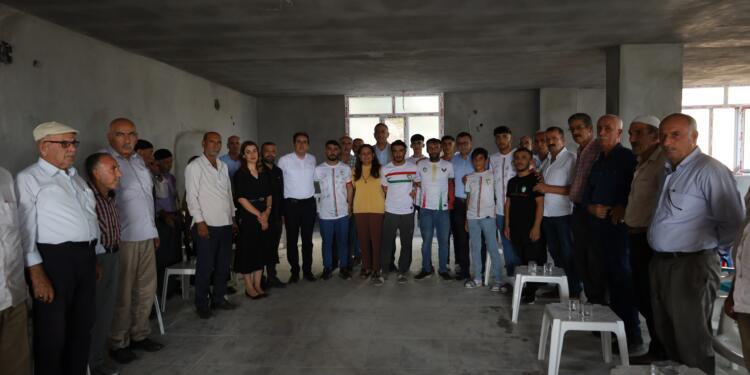 DEM Parti saldırıya uğrayan Kürt işçileri ziyaret etti