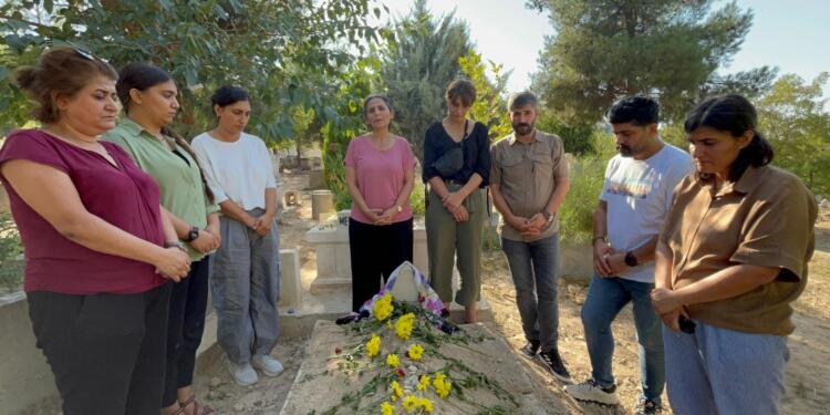 DFG ve MKG Gülistan Tara’nın mezarını ziyaret etti