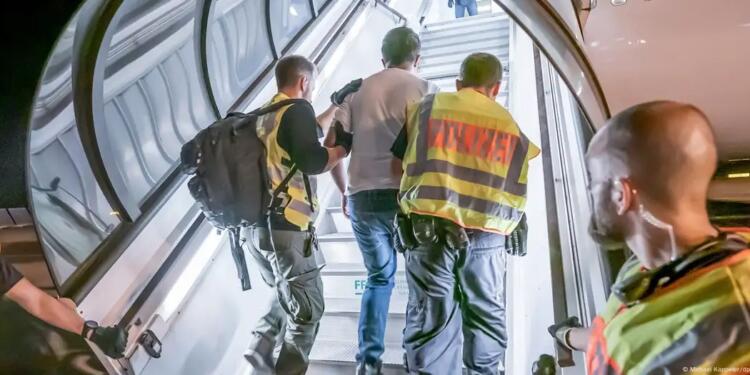 Almanya’da iltica isteyenler için yeni tedbir