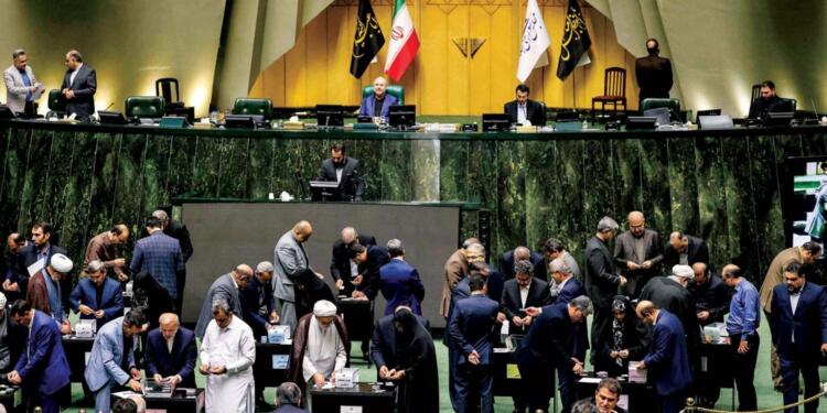 Mesud Pezeşkiyan’ın kabinesine güvenoyu