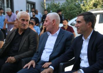 Tahliye olan Turgut Gever’de kitlesel bir şekilde karşılandı