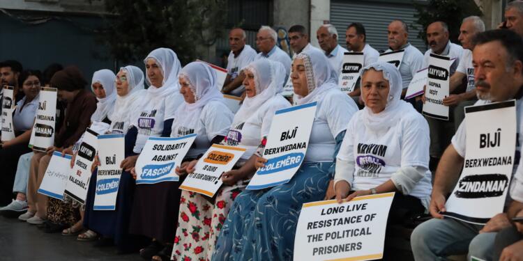 Adana ve İstanbul’da kayyıma karşı nöbet sürüyor