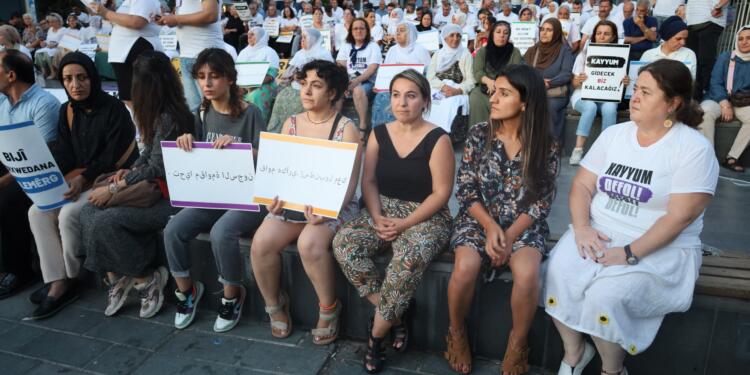 İrade nöbetlerinde meclisteki saldırıya tepki