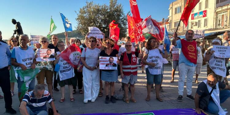 Foça’da kayyıma karşı nöbet: Mücadeleye çağrı