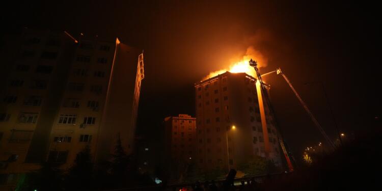 İzmir’de yangın sürüyor: Müdahale yetersiz bilanço ağırlaşıyor