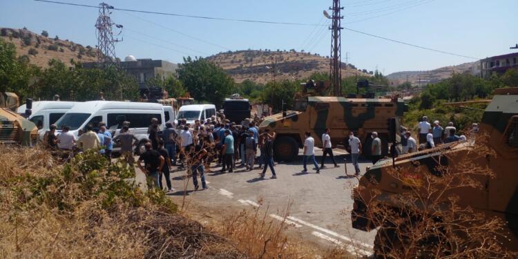 Yurttaşlar direndi, DEDAŞ ve askerler geri çekildi