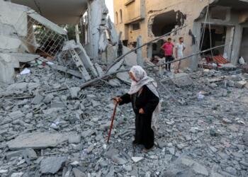 İsrail sivillerin sığındığı okulu bombaladı