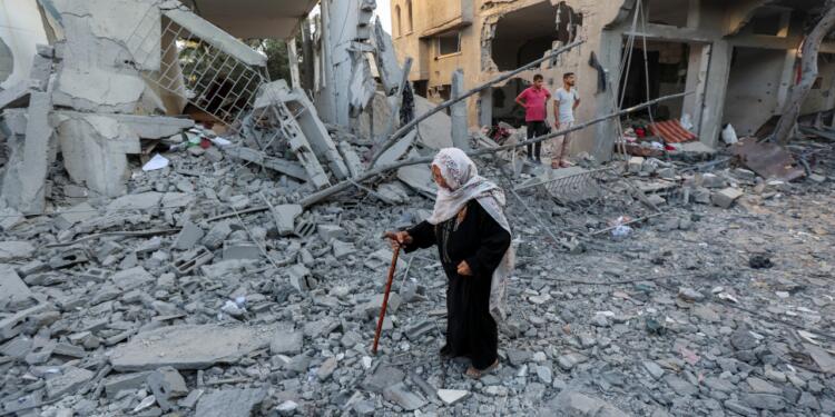 İsrail sivillerin sığındığı okulu bombaladı