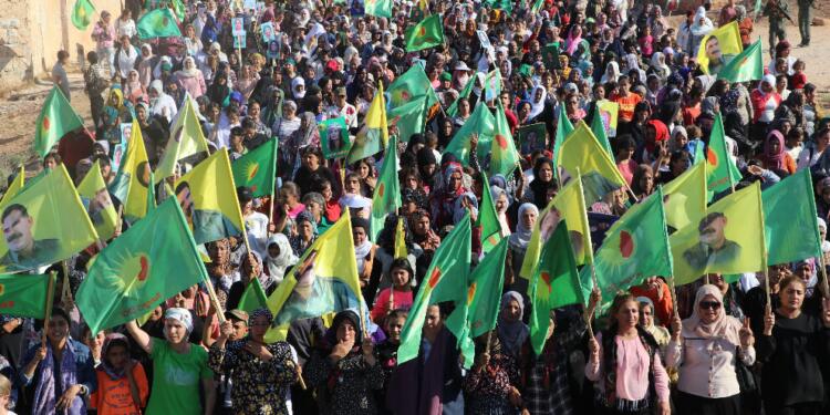 Katledilen kadın gazeteciler için Şehba’da kitlesel yürüyüş