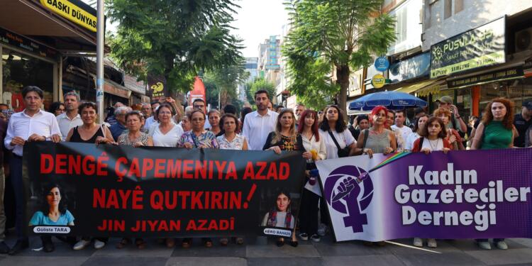 Gazetecilerin katledilmesi Mersin’de protesto edildi