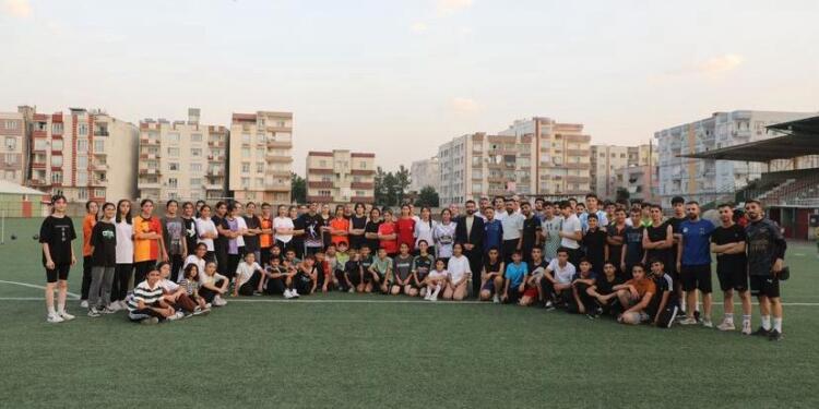 Öğrencilere spor salonu verilmedi