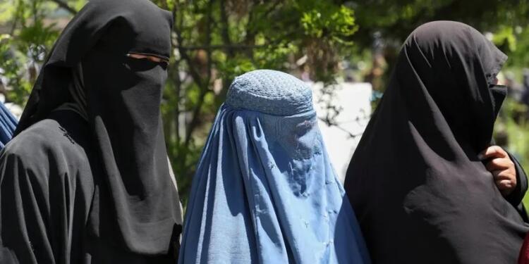 Taliban, kadınlara ‘kısık sesle’ konuşma zorunluluğu getirdi