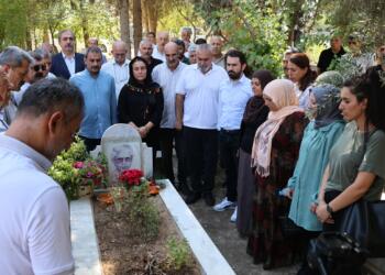 Gazeteci Hüseyin Deniz mezarı başında anıldı