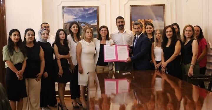 Amed Büyükşehir Belediyesi kadınlar için adli yardım protokolü imzaladı