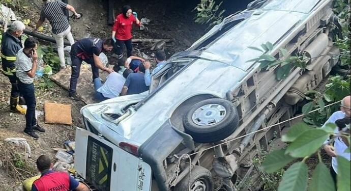Tarım işçilerini taşıyan araç kaza yaptı: 1 çocuk öldü