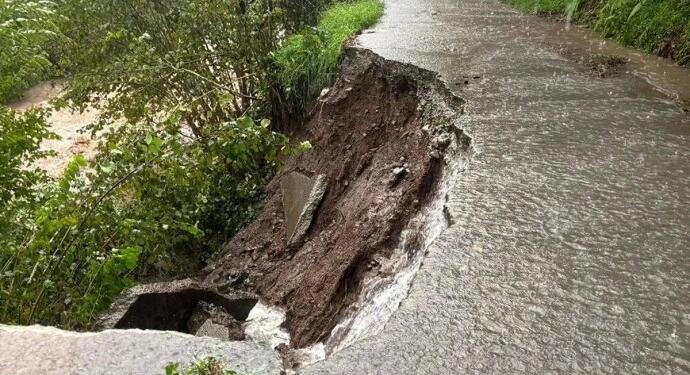 Artvin’de sağanak yağış: 32 köy yolu ulaşıma kapandı