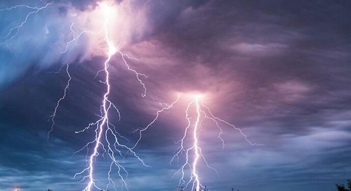 Ot toplamaya giden yurttaşlara yıldırım çarptı