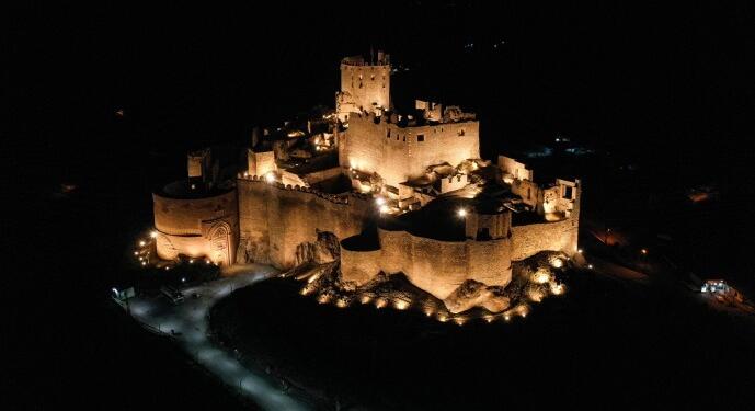 Wan’daki Xoşep Kalesi ışıklandırıldı