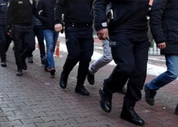 İzmir’de ev baskınları: 5 kişiye gözaltı