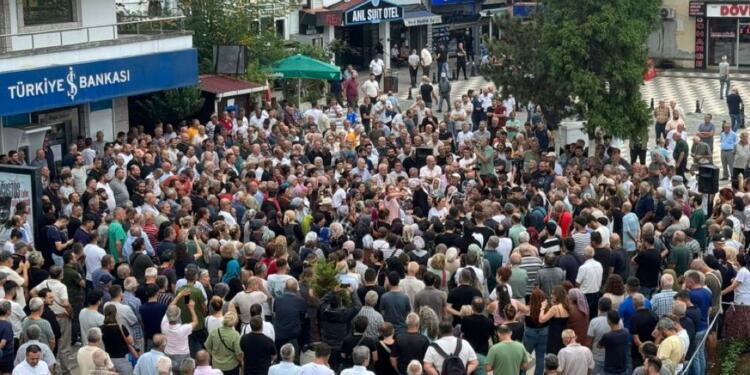 Hopa’da Reşit Kibar için cenaze töreni: Çetelerden hesabı halklar soracak