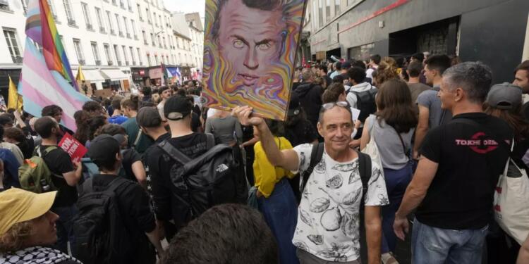 Fransa’da sol Macron’a karşı sokakta