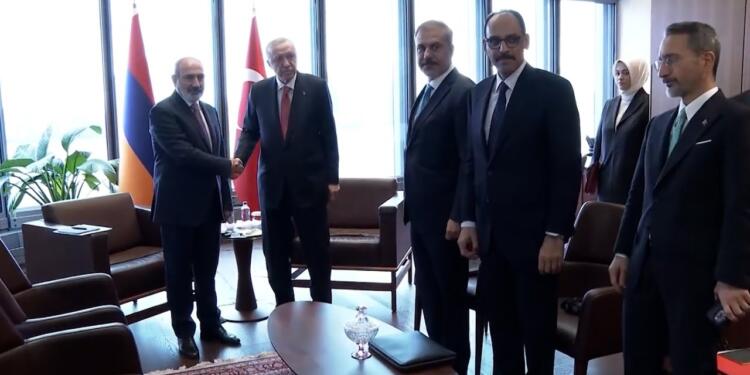 Erdoğan ile Paşinyan normalleşme ve Barış Kavşağı’nı görüştü