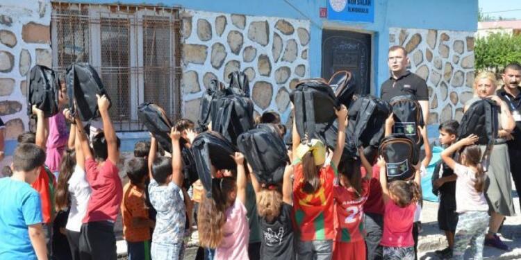 Amed Belediyesi’nden yangından etkilenen çocuklara kırtasiye desteği