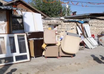 Depremzedelerin kaldığı yerler ‘hasarlı’ gerekçesiyle yıkıldı