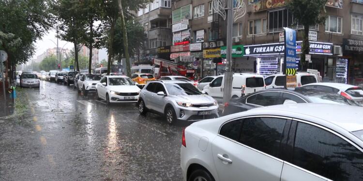 Amed’te sağanak ve dolu yağışı
