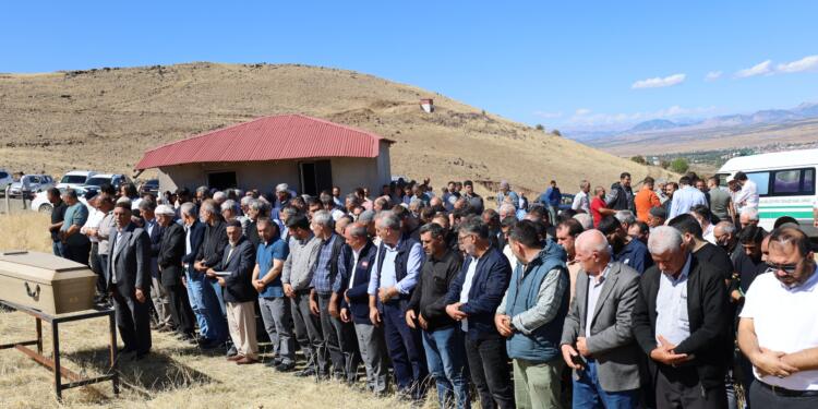 Sürgünde yaşamını yitiren Cav defnedildi