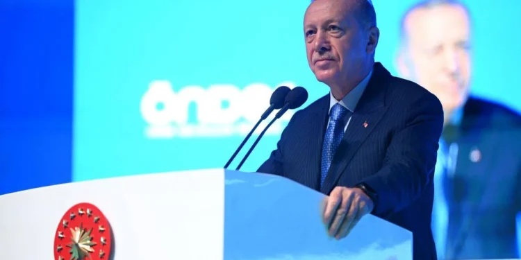 Erdoğan teğmenleri tehdit etti: O kılıçları kime çekiyorsunuz? Hepsi temizlenecek