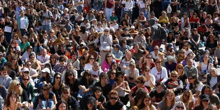 Fransa’da tecavüz protestosu: Yüzlerce kişi sokaklara döküldü
