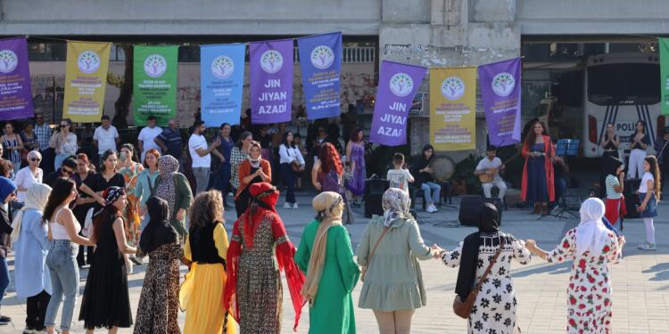 İstanbul’da kadın şöleni: Kadın özgür olmadan kimse özgür olamaz
