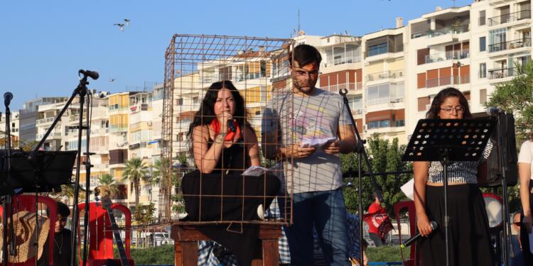 İzmir’de ‘Katliam yasasını tanımıyoruz’ mitingi düzenlendi