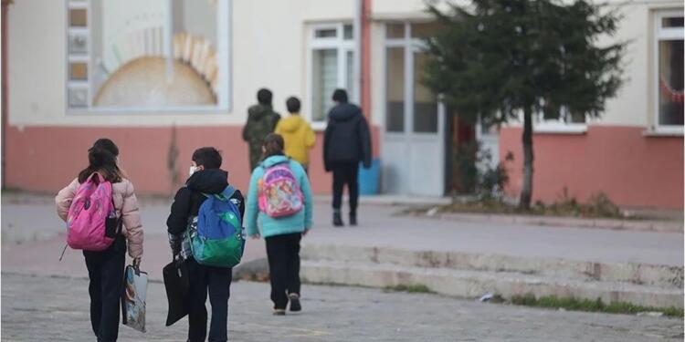 Üç çocuktan biri okula aç gidiyor