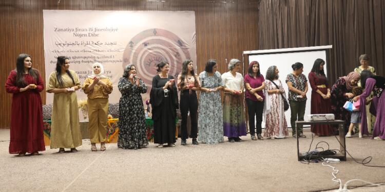 Rojava Jinoloji Akademisi 2’nci konferası ‘Jin Jiyan Azadi’ sloganlarıyla son buldu